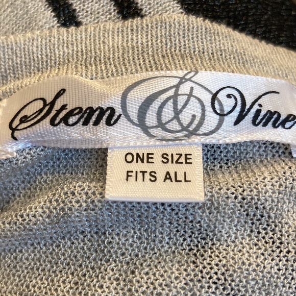 Stem and Vine grey and black pullover v neck light weight with tassel - Picture 5 of 5